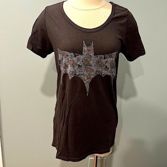 Junk Food Clothing Floral Batman Logo Black Scoop Neck Tee Size Medium - Picture 2 of 6